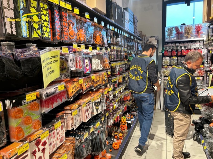 Halloween nel Lodigiano, più di 10mila maschere e decorazioni sequestrate dalla Finanza