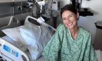 Bianca Balti inizia la chemioterapia e cambia look: "Coraggio a chi come me sta iniziando la terapia"