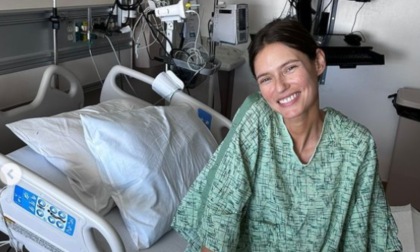 Bianca Balti inizia la chemioterapia e cambia look: "Coraggio a chi come me sta iniziando la terapia"