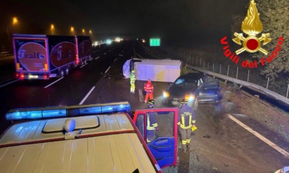 Scontro tra un'auto e un furgone in autostrada, tre feriti a Casalpusterlengo