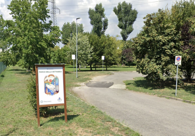 Tentata rapina al parco, 20enne minacciato con un coltello: “Dammi le chiavi della macchina”