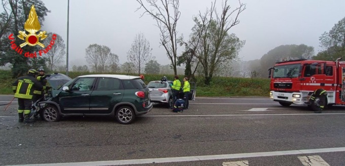 Scontro frontale fra due auto sulla Ss9, due i feriti soccorsi dal personale sanitario