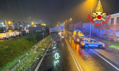 Schianto in auto contro il camion a Montanaso Lombardo: grave un 22enne