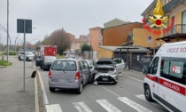 Scontro tra tre auto vicino all'ospedale di Lodi, coinvolte due bimbe di 1 e 3 anni