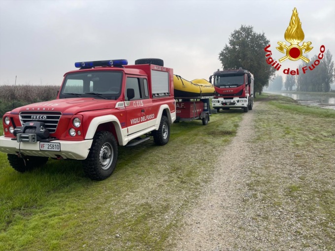 Enigma nel Lodigiano: pacchi di Gratta e Vinci galleggiano nella Muzza, recupero ancora in corso