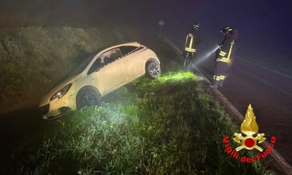 Incidente nella notte: auto finisce in un fossato, ma nessuno è stato trovato a bordo