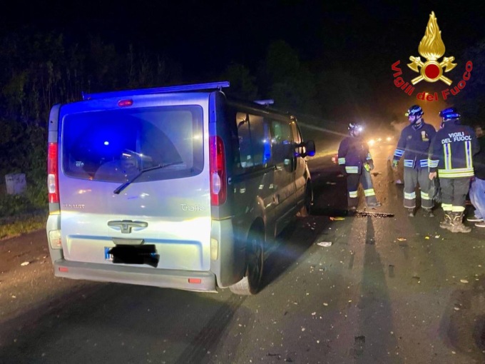 Tragico scontro tra una vespa e un furgone a Cavenago d’Adda, muore 56enne