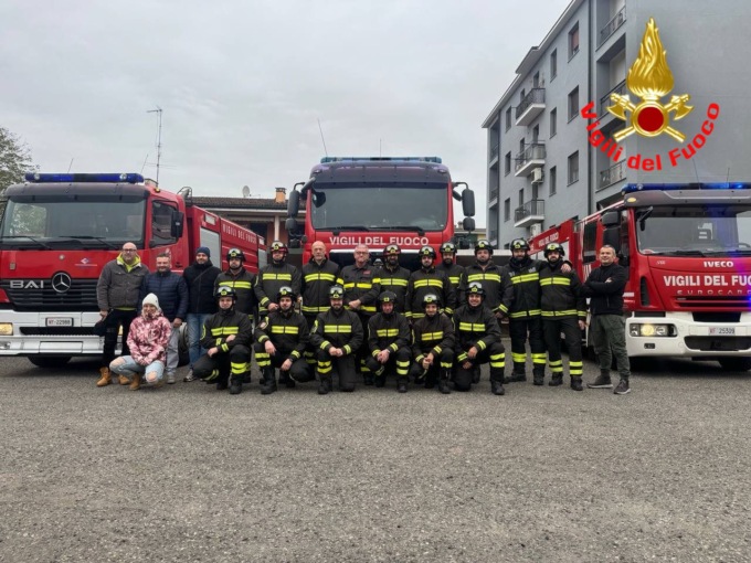 I Vigili del Fuoco di Casalpusterlengo salutano il caposquadra Luigi Tersini dopo 31 anni di servizio