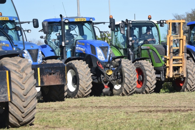 Bancarotta e finanziamenti illeciti, sequestrati 350mila euro e 20 trattori ad azienda agricola del Basso Lodigiano
