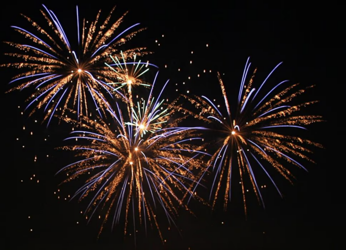 Capodanno 2025: controlli nei negozi che vendono fuochi d’artificio, l’operazione degli agenti di Lodi