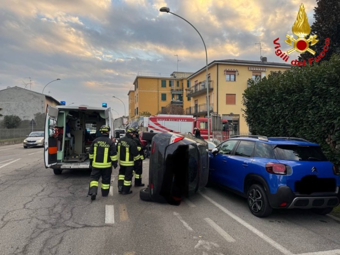 Scontro tra quattro auto a Lodi, coinvolti due uomini e una 27enne