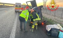 Colpo di sonno mentre guida: l'auto capotta in autostrada