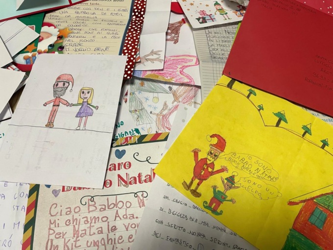 “Per Babbo Natale in via Dei bambini buoni”… Migliaia di letterine e tanta gioia