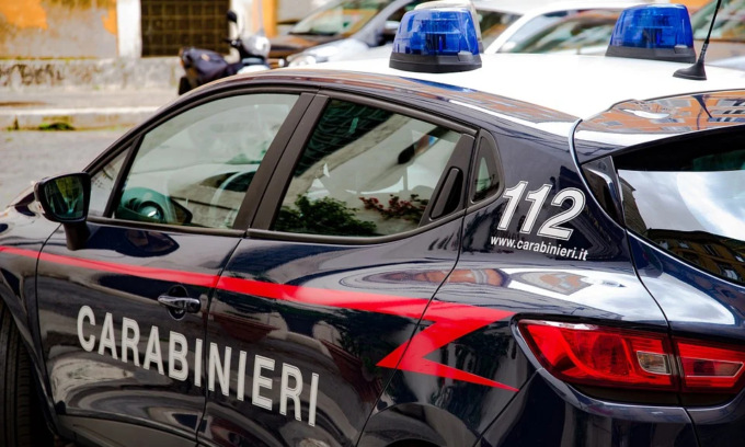 20enne aggredito a colpi di bastone, soccorso e trasportato in ospedale