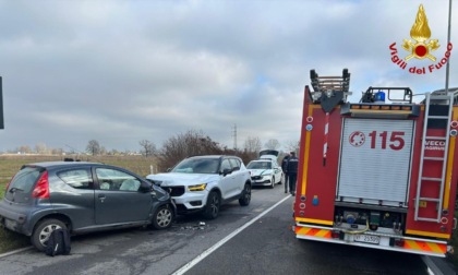 Scontro tra due auto vicino alla discoteca Impero di Codogno, 56enne e 66enne feriti