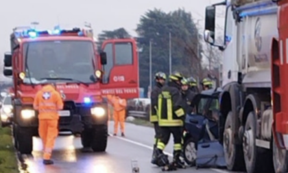 Si schianta contro un tir e muore a 62 anni, illeso il camionista di Sant'Angelo Lodigiano