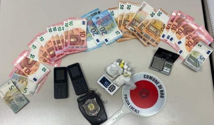 Da Lodi a Rho per spacciare, 57enne trovato con mezzo etto di cocaina