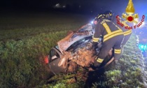 Esce di strada con l'auto e finisce in un fossato, soccorso 31enne a Somaglia