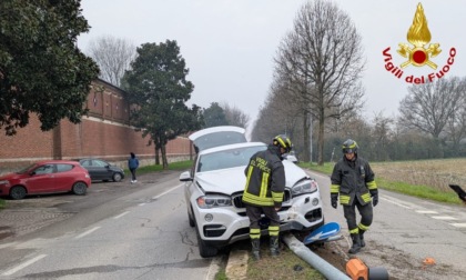 Schianto a Lodi tra tre autovetture, 6 persone soccorse dai sanitari