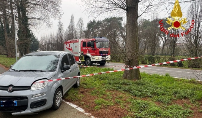 Non si ferma all’alt, inseguito dai Carabinieri esce di strada poi fugge a piedi