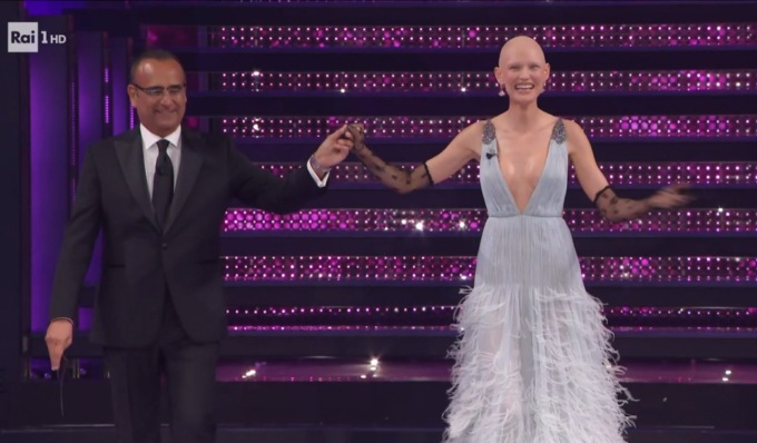 Sanremo 2025: Bianca Balti icona di forza e bellezza autentica sul palco dell’Ariston