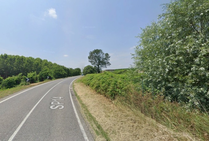 L’auto sbanda e finisce fuori strada: gravi due ragazzi di 19 anni