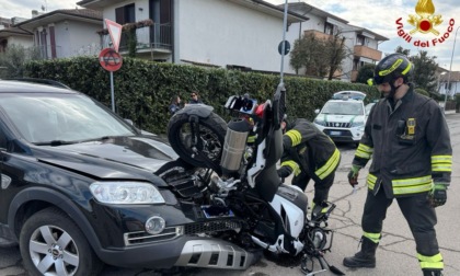 Schianto tra auto e moto, ferito gravemente un 47enne