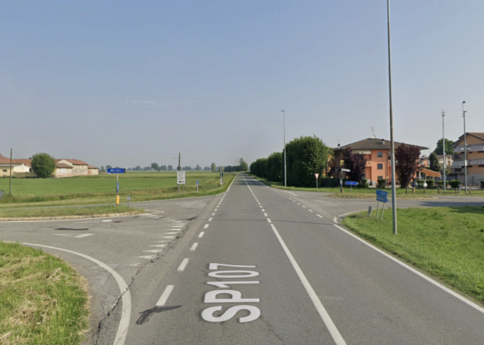 Travolto da un veicolo a Ossago Lodigiano: ciclista in gravi condizioni, elisoccorso sul posto