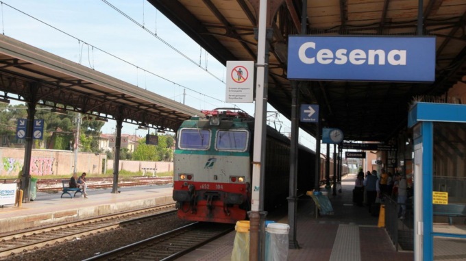 Giovani lodigiani rapinano un 17enne vicino alla stazione, arrestati a Cesena