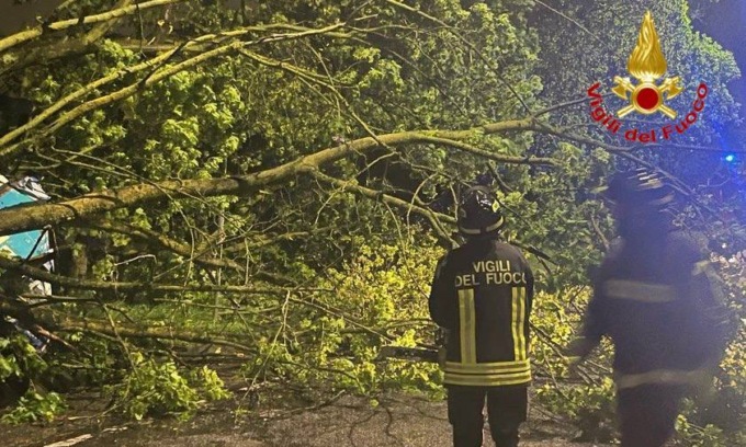 Maltempo nel Lodigiano: strade bloccate, alberi caduti e allagamenti