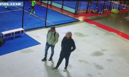 Rubavano orologi di lusso nei centri sportivi, due persone finiscono in arresto