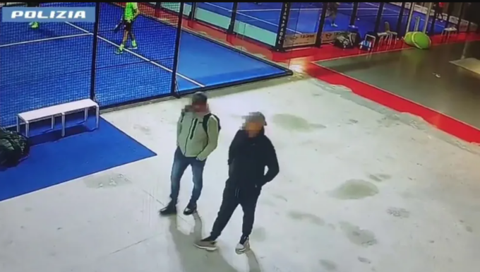 Rubavano orologi di lusso nei centri sportivi, due persone finiscono in arresto