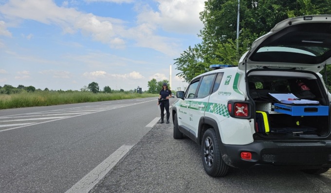 Sorpreso a consumare eroina in pieno giorno nel parcheggio del cimitero di Zelo