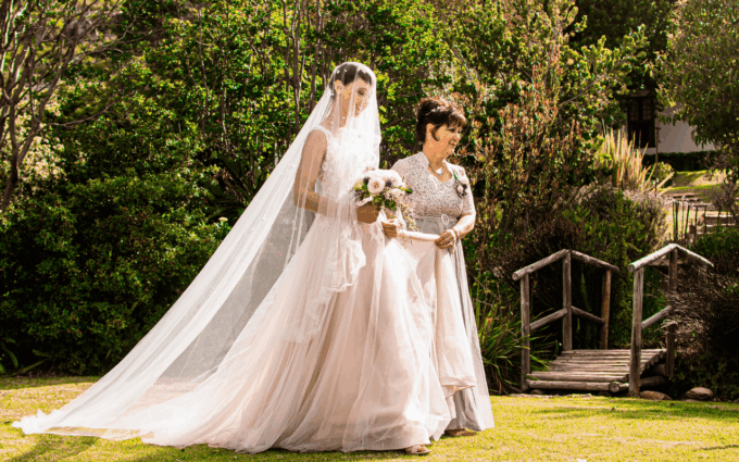 Cosa indossa una sposa al matrimonio: outfit completo dalla testa ai piedi