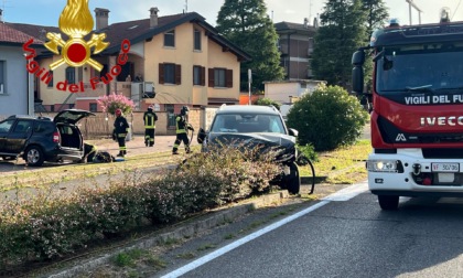 Scontro tra due auto a San Colombano al Lambro, l'intervento dei Vigili del Fuoco di Lodi
