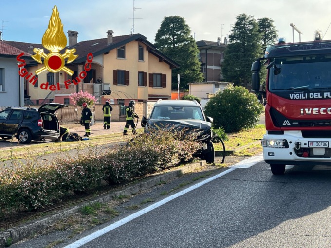 Scontro tra due auto a San Colombano al Lambro, l’intervento dei Vigili del Fuoco di Lodi