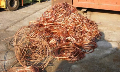 Scoperto un deposito illegale di rifiuti a Sant'Angelo Lodigiano, 59enne e 61enne nei guai