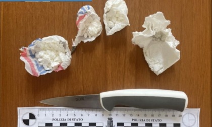 Cocaina nel furgone e coltello nascosto: arrestato 50enne a Lodi