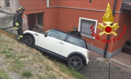 Auto si ribalta a San Rocco al Porto: una ragazza di 23 anni in ospedale