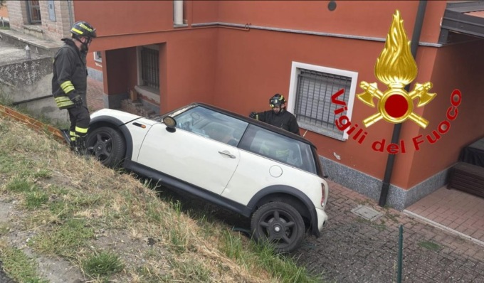 Auto si ribalta a San Rocco al Porto: una ragazza di 23 anni in ospedale