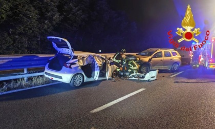 Frontale nella notte lungo la provinciale: feriti i due conducenti