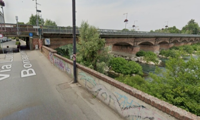 28enne arrestato per resistenza: minaccia gli agenti con una pietra dopo la fuga