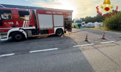 Camion perde gas naturale liquefatto (GNL), interviene il nucleo NBCR dei Vigili del Fuoco