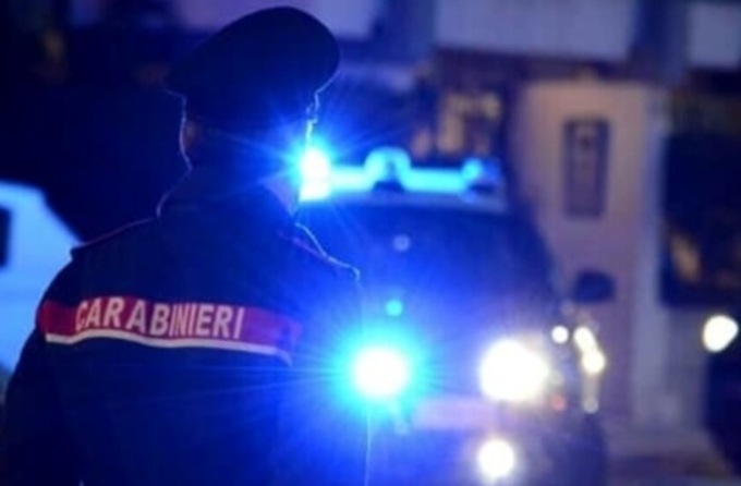 Baby gang scatena il caos in piazza: ferite due bariste a San Fiorano