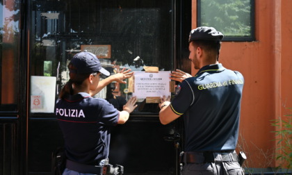 Fumano hashish nel dehors: licenza sospesa per 10 giorni