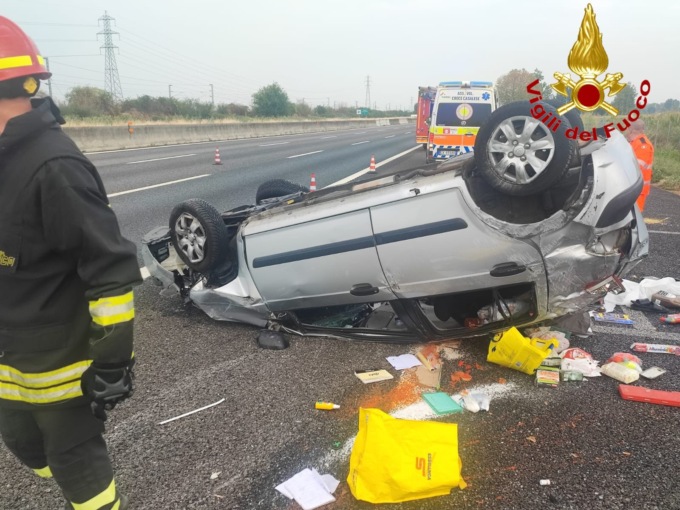 Ribaltamento sull’Autostrada del Sole: paura a Senna Lodigiana