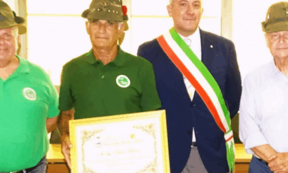 Paolo Brena riceve il Navarolo d’oro 2025: un tributo alla dedizione silenziosa