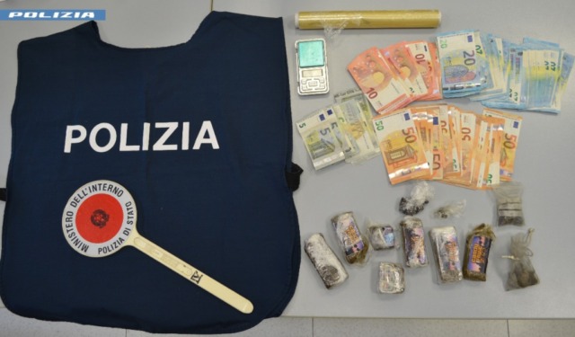 All’interno della tigre di peluche oltre mezzo chilo di hashish destinata allo spaccio