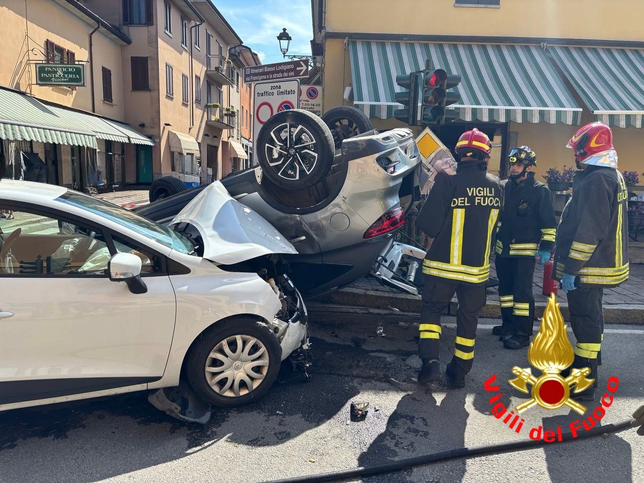 Violento incidente stradale a San Colombano al Lambro: soccorse 2 persone