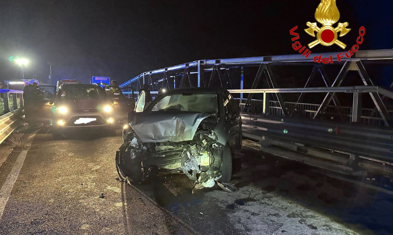 Scontro tra tre auto a Castiraga Vidardo, feriti quattro 20enni e un 40enne